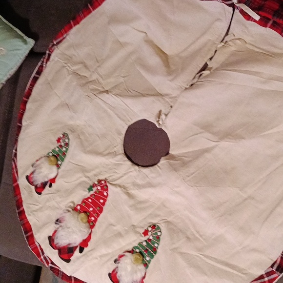 Gnome Christmas tree skirt with plaid new 🎄 - Picture 6 of 8